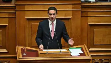 &Kappa;&alpha;&tau;&rho;ί&nu;&eta;&sigmaf;: &Omicron;&iota; &alpha;&gamma;&rho;ό&tau;&epsilon;&sigmaf; &delta;&epsilon;&nu; &chi;&rho;&epsilon;&iota;ά&zeta;&omicron;&nu;&tau;&alpha;&iota; &pi;&rho;&omicron;&sigma;&chi;&eta;&mu;&alpha;&tau;&iota;&kappa;έ&sigmaf; &epsilon;&pi;&iota;&tau;&rho;&omicron;&pi;έ&sigmaf;, &alpha;&lambda;&lambda;ά &lambda;ύ&sigma;&epsilon;&iota;&sigmaf;