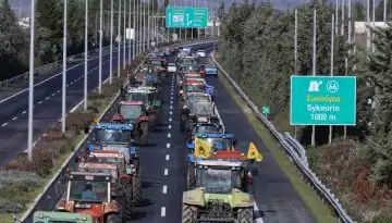 &Lambda;ά&rho;&iota;&sigma;&alpha;: &Alpha;&pi;&omicron;&chi;ώ&rho;&eta;&sigma;&alpha;&nu; &omicron;&iota; &alpha;&gamma;&rho;ό&tau;&epsilon;&sigmaf; &alpha;&pi;ό &tau;&iota;&sigmaf; &sigma;ή&rho;&alpha;&gamma;&gamma;&epsilon;&sigmaf; &sigma;&tau;&alpha; &Tau;έ&mu;&pi;&eta; &ndash; &Tau;&omicron; &Sigma;ά&beta;&beta;&alpha;&tau;&omicron; &eta; &pi;&alpha;&nu;&epsilon;&lambda;&lambda;&alpha;&delta;&iota;&kappa;ή &sigma;ύ&sigma;&kappa;&epsilon;&psi;&eta; &sigma;&tau;&eta; &Nu;ί&kappa;&alpha;&iota;&alpha;