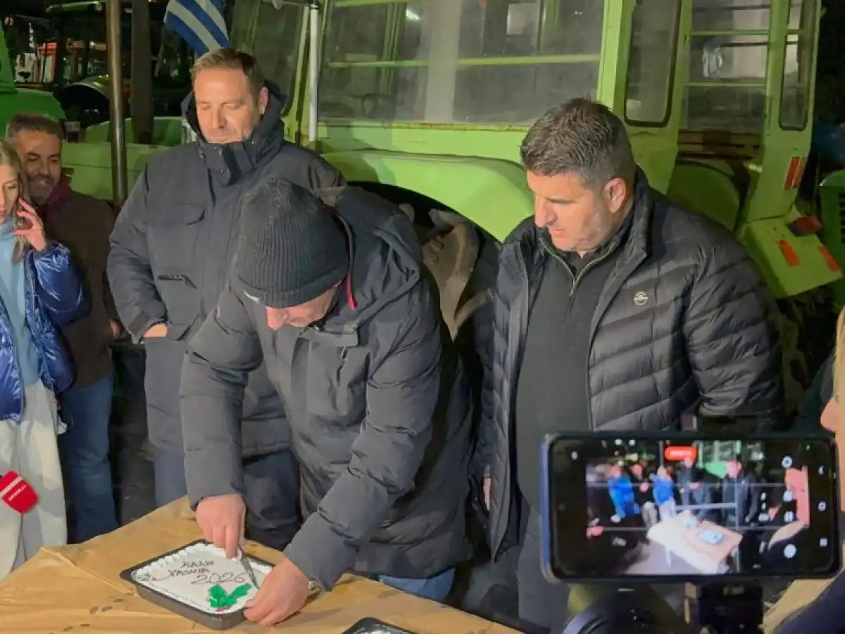&Lambda;ά&rho;&iota;&sigma;&alpha;: &Pi;&alpha;&rho;&alpha;&mu;&omicron;&nu;ή &Pi;&rho;&omega;&tau;&omicron;&chi;&rho;&omicron;&nu;&iota;ά&sigmaf; &sigma;&tau;&omicron; &mu;&pi;&lambda;ό&kappa;&omicron; &tau;&eta;&sigmaf; &Nu;ί&kappa;&alpha;&iota;&alpha;&sigmaf; &omicron;&iota; &alpha;&gamma;&rho;ό&tau;&epsilon;&sigmaf; &mu;&epsilon; &beta;&alpha;&sigma;&iota;&lambda;ό&pi;&iota;&tau;&alpha;, &pi;&upsilon;&rho;&omicron;&tau;&epsilon;&chi;&nu;ή&mu;&alpha;&tau;&alpha; &kappa;&alpha;&iota; &mu;&omicron;&upsilon;&sigma;&iota;&kappa;έ&sigmaf;