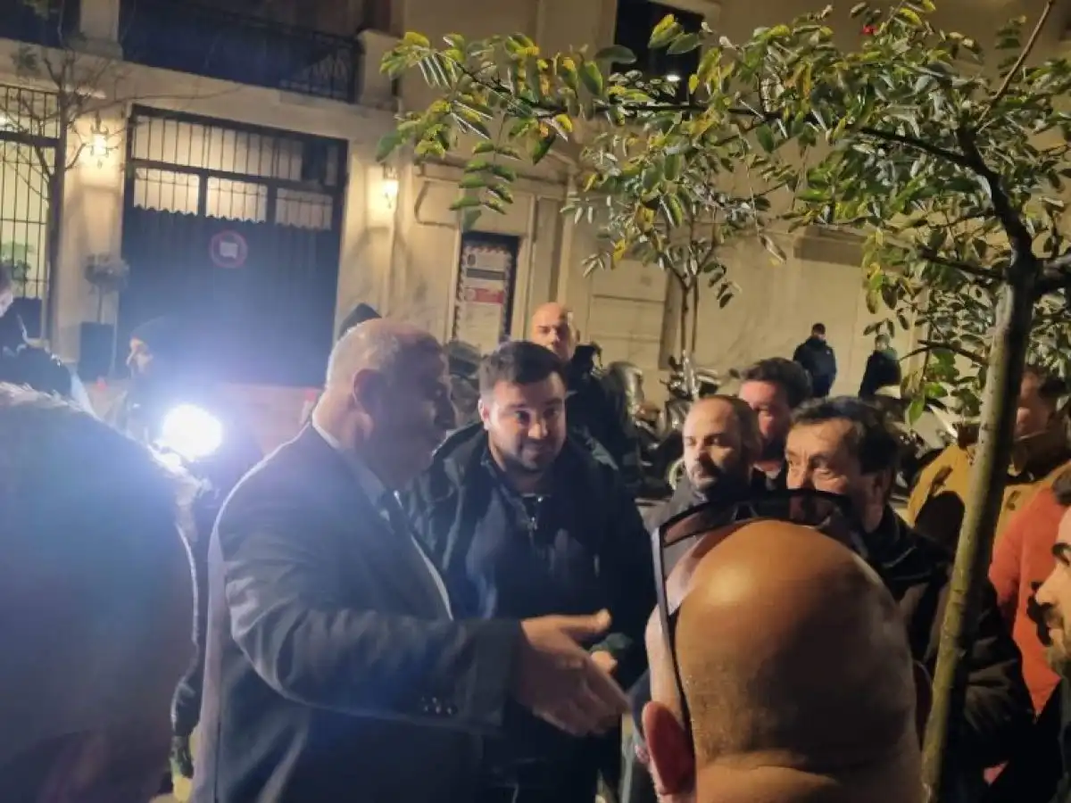 &Mu;&epsilon; &upsilon;&pi;&omicron;&sigma;&chi;έ&sigma;&epsilon;&iota;&sigmaf; &gamma;&iota;&alpha; &Alpha;&Tau;&Alpha;&Kappa;, &Delta;&Epsilon;&Eta; &kappa;&alpha;&iota; &pi;&epsilon;&tau;&rho;έ&lambda;&alpha;&iota;&omicron; έ&phi;&upsilon;&gamma;&alpha;&nu; &mu;&epsilon;&tau;ά &alpha;&pi;ό &tau;&eta;&nu; 4&omega;&rho;&eta; &sigma;ύ&sigma;&kappa;&epsilon;&psi;&eta; &sigma;&tau;&omicron; &Mu;&alpha;&xi;ί&mu;&omicron;&upsilon; &omicron;&iota; &alpha;&gamma;&rho;ό&tau;&epsilon;&sigmaf;