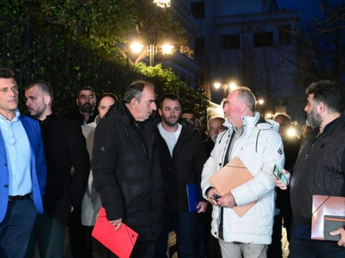 Με συνελεύσεις στα μπλόκα οι αγρότες αποφασίζουν τα επόμενα βήματα –  «Απογοητευτική» η συνάντηση με Μητσοτάκη