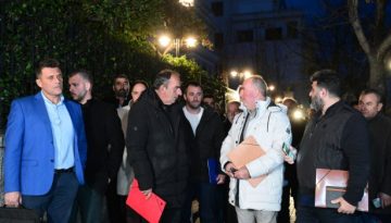 Με συνελεύσεις στα μπλόκα οι αγρότες αποφασίζουν τα επόμενα βήματα –  «Απογοητευτική» η συνάντηση με Μητσοτάκη