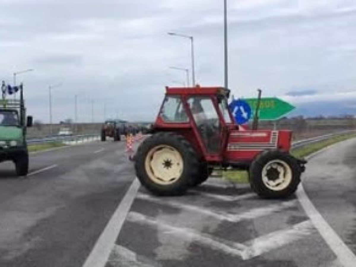 Μετά από ,σχεδόν 2 μήνες στο μπλόκο της Εγνατίας ,αποχώρησαν οι αγρότες της Ροδόπης (web tv)