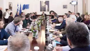 &Mu;&eta;&tau;&sigma;&omicron;&tau;ά&kappa;&eta;&sigmaf; &sigma;&epsilon; &alpha;&gamma;&rho;ό&tau;&epsilon;&sigmaf;: &laquo;&Delta;&epsilon;&nu; έ&chi;&omega; &tau;&eta;&nu; &alpha;&pi;&alpha;ί&tau;&eta;&sigma;&eta; &nu;&alpha; &sigma;&upsilon;&mu;&phi;&omega;&nu;ή&sigma;&omicron;&upsilon;&mu;&epsilon; &sigma;&epsilon; ό&lambda;&alpha;&raquo;