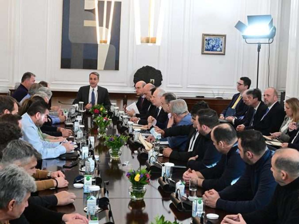 Ολοκληρώθηκε η πολύωρη συνάντηση Μητσοτάκη – Αγροτών: Στο τραπέζι ΑΤΑΚ, ρεύμα, πετρέλαιο και εμβόλιο