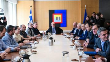 Ολοκληρώθηκε η συνάντηση αγροτών με Χατζηδάκη και Τσιάρα – Δεν θα απαιτείται «ΑΤΑΚ» για αυτοτελή αγροτεμάχια κάτω των 20