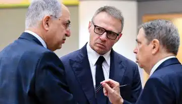 &Omicron;ύ&tau;&epsilon; &sigma;&epsilon;&nu;&tau; &lambda;&iota;&gamma;ό&tau;&epsilon;&rho;&omicron; &gamma;&iota;&alpha; &tau;&eta; &nu;έ&alpha; &Kappa;&Alpha;&Pi; &kappa;&alpha;&iota; &sigma;&tau;&eta;&nu; &Epsilon;&lambda;&lambda;ά&delta;&alpha; &upsilon;&pi;ό &delta;ύ&omicron; &pi;&rho;&omicron;ϋ&pi;&omicron;&theta;έ&sigma;&epsilon;&iota;&sigmaf;