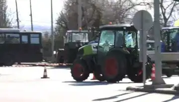 &Pi;&rho;ά&sigma;&iota;&nu;&alpha; &Phi;&alpha;&nu;ά&rho;&iota;&alpha;: &Epsilon;&gamma;&kappa;&alpha;&tau;&alpha;&lambda;&epsilon;ί&pi;&omicron;&upsilon;&nu; &tau;&omicron; &mu;&pi;&lambda;ό&kappa;&omicron; &omicron;&iota; &alpha;&gamma;&rho;ό&tau;&epsilon;&sigmaf; &pi;&omicron;&upsilon; &delta;&iota;&alpha;&phi;&omega;&nu;&omicron;ύ&nu; &mu;&epsilon; &tau;&eta;&nu; &pi;&rho;ό&tau;&alpha;&sigma;&eta; &gamma;&iota;&alpha; &delta;&iota;ά&lambda;&omicron;&gamma;&omicron; &mu;&epsilon; &tau;&eta;&nu; &kappa;&upsilon;&beta;έ&rho;&nu;&eta;&sigma;&eta;