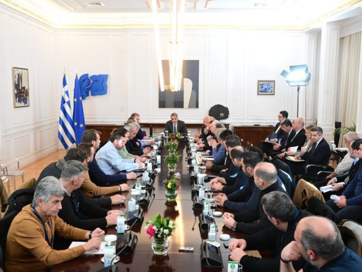 ΠΑΣΟΚ: Ο πρωθυπουργός παρουσίασε στους αγρότες ένα έωλο «success story» – Δεν άκουσαν λύσεις αλλά τις ίδιες υποσχέσεις ξα