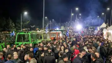 &Sigma;&epsilon; &Chi;&alpha;&tau;&zeta;&eta;&delta;ά&kappa;&eta; &kappa;&alpha;&iota; &Tau;&sigma;&iota;ά&rho;&alpha; &pi;&alpha;&rho;&alpha;&pi;έ&mu;&pi;&epsilon;&iota; &tau;&omicron; &Mu;&alpha;&xi;ί&mu;&omicron;&upsilon; &tau;&alpha; &mu;&epsilon;&mu;&omicron;&nu;&omega;&mu;έ&nu;&alpha; &alpha;&gamma;&rho;&omicron;&tau;&iota;&kappa;ά &mu;&pi;&lambda;ό&kappa;&alpha; &pi;&omicron;&upsilon; &zeta;&eta;&tau;&omicron;ύ&nu; &delta;&iota;ά&lambda;&omicron;&gamma;&omicron; &mu;&epsilon; &tau;&omicron;&nu; &Pi;&rho;&omega;&theta;&upsilon;&pi;&omicron;&upsilon;&rho;&gamma;ό