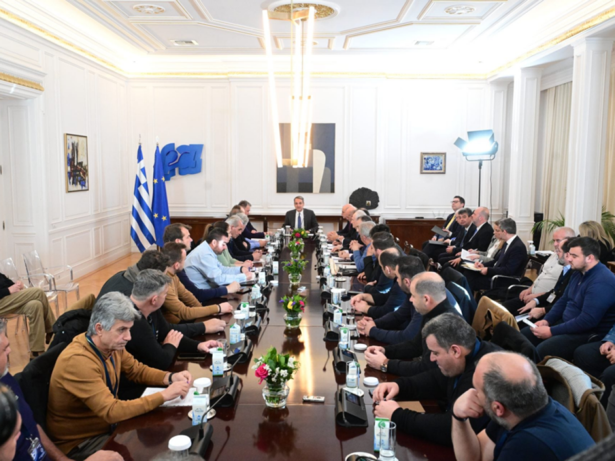 Σε εξέλιξη η συνάντηση γεωργών-κτηνοτρόφων με κλιμάκιο της κυβέρνησης