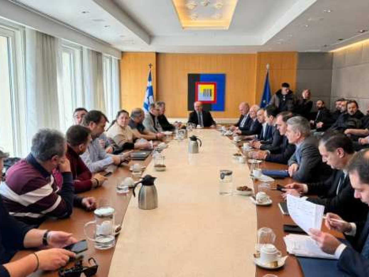 Συνάντηση εκπροσώπων αγροτών με την κυβέρνηση για ζητήματα ΑΤΑΚ και ΚΑΕΚ