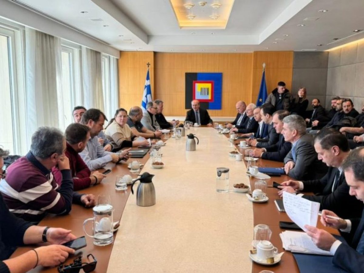 Συνάντηση εκπροσώπων αγροτών με την κυβέρνηση για ζητήματα ΑΤΑΚ και ΚΑΕΚ