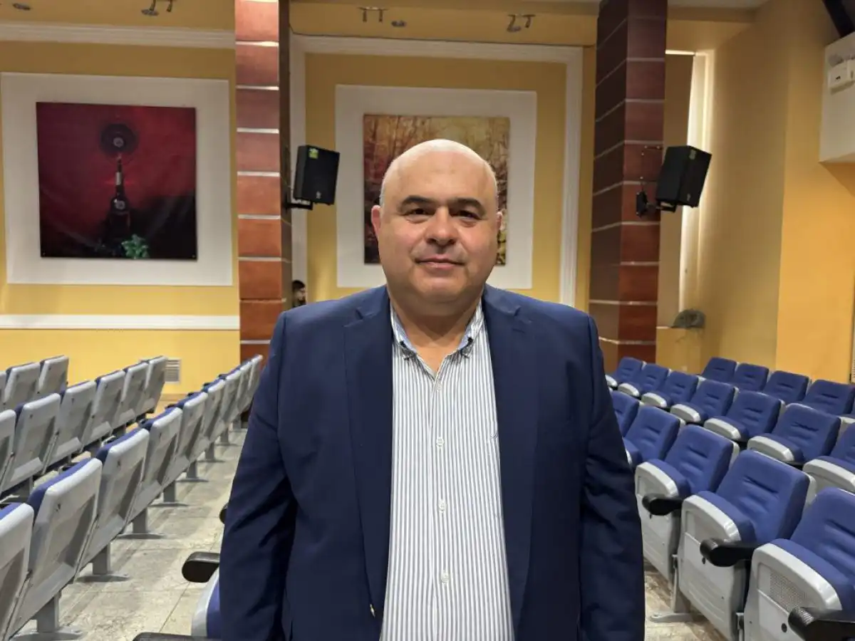 &Sigma;&pi;ύ&rho;&omicron;&sigmaf; &Mu;ά&mu;&alpha;&lambda;&eta;&sigmaf;: &Nu;έ&alpha; &epsilon;&pi;&omicron;&chi;ή &gamma;&iota;&alpha; &tau;&omicron;&nu; &Epsilon;&Lambda;.&Gamma;.&Omicron;. &ldquo;&Delta;ή&mu;&eta;&tau;&rho;&alpha;&rdquo;