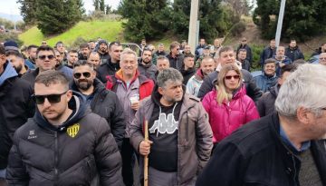 Στα «κάγκελα» βρίσκονται οι αγρότες ενόψει της πανελλαδικής σύσκεψης που θα γίνει αύριο Σάββατο στη Νίκαια της Λάρισας,