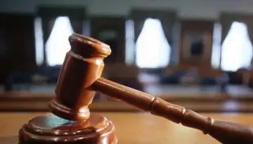 &Sigma;&tau;&eta;&nu; &Tau;&rho;&omicron;&chi;&alpha;ί&alpha; &delta;ύ&omicron; &alpha;&gamma;&rho;ό&tau;&epsilon;&sigmaf; &gamma;&iota;&alpha; &pi;&alpha;&rho;&alpha;&kappa;ώ&lambda;&upsilon;&sigma;&eta; &sigma;&upsilon;&gamma;&kappa;&omicron;&iota;&nu;&omega;&nu;&iota;ώ&nu;