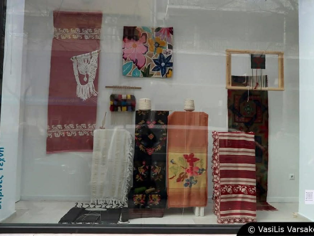 Θεσσαλονίκη: Η υφαντική και η ξυλοτεχνία συνομιλούν με το σήμερα στις Βιτρίνες Τέχνης του ΟΤΕ