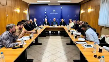 &Tau;&sigma;&iota;ά&rho;&alpha;&sigmaf; &pi;&rho;&omicron;&sigmaf; &alpha;&gamma;&rho;ό&tau;&epsilon;&sigmaf; &tau;&omega;&nu; &mu;&pi;&lambda;ό&kappa;&omega;&nu;: &laquo;&Epsilon;ί&nu;&alpha;&iota; &eta; &sigma;&tau;&iota;&gamma;&mu;ή &tau;&eta;&sigmaf; &epsilon;&upsilon;&theta;ύ&nu;&eta;&sigmaf; &gamma;&iota;&alpha; ό&lambda;&omicron;&upsilon;&sigmaf;&raquo;