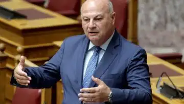 &Tau;&sigma;&iota;ά&rho;&alpha;&sigmaf; &pi;&rho;&omicron;&sigmaf; &tau;&omicron;&upsilon;&sigmaf; &alpha;&gamma;&rho;ό&tau;&epsilon;&sigmaf; &tau;&omega;&nu; &mu;&pi;&lambda;ό&kappa;&omega;&nu;: &laquo;&Eta; &kappa;&upsilon;&beta;έ&rho;&nu;&eta;&sigma;&eta; έ&kappa;&alpha;&nu;&epsilon; &tau;&alpha; &beta;ή&mu;&alpha;&tau;&alpha; &pi;&omicron;&upsilon; ό&phi;&epsilon;&iota;&lambda;&epsilon;&raquo;