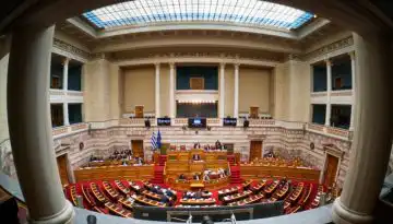 &Beta;&omicron;&upsilon;&lambda;ή: &laquo;&Sigma;&phi;ά&chi;&tau;&eta;&kappa;&alpha;&nu;&raquo; &gamma;&iota;&alpha; Έ&nu;&omicron;&pi;&lambda;&epsilon;&sigmaf; &Delta;&upsilon;&nu;ά&mu;&epsilon;&iota;&sigmaf;, &alpha;&gamma;&rho;ό&tau;&epsilon;&sigmaf; &kappa;&alpha;&iota; &Beta;&epsilon;&nu;&epsilon;&zeta;&omicron;&upsilon;έ&lambda;&alpha;