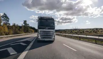 &Xi;&alpha;&nu;ά &laquo;&pi;&epsilon;&nu;&tau;ά&sigma;&tau;&epsilon;&rho;&alpha;&raquo; &tau;&alpha; Volvo FH &sigma;&tau;&eta;&nu; &alpha;&xi;&iota;&omicron;&lambda;ό&gamma;&eta;&sigma;&eta; &alpha;&sigma;&phi;ά&lambda;&epsilon;&iota;&alpha;&sigmaf; &tau;&eta;&sigmaf; Euro NCAP