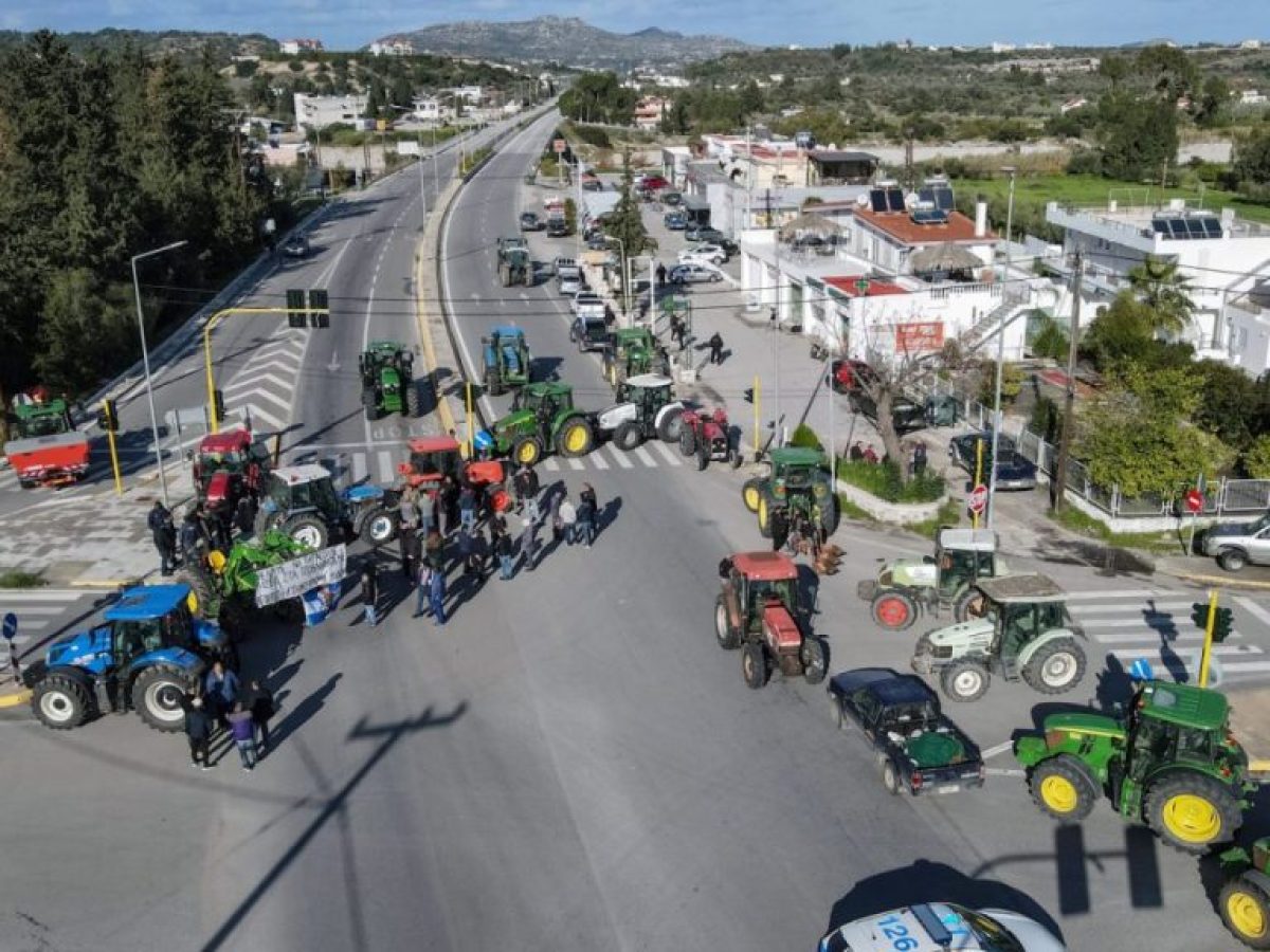Αγρότες: «Όχι» Μητσοτάκη σε διάλογο με παραβατικούς συνδικαλιστές – Ώρα αποφάσεων για το μπλόκο της Νίκαιας