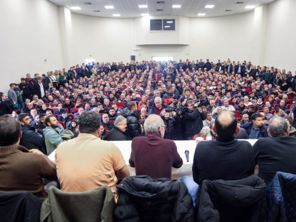 Αγρότες: Σε εξέλιξη η πανελλαδική σύσκεψη στη Νίκαια για τη συνάντηση με Μητσοτάκη