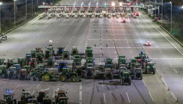 Αγρότες σε σύσκεψη πριν τη συνάντηση με Μητσοτάκη