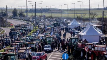 Αγρότες: Αλλάζουν χρόνο στα μπλόκα με ανοιχτούς δρόμους – «Δεν κάνουμε πίσω» λένε στην κυβέρνηση