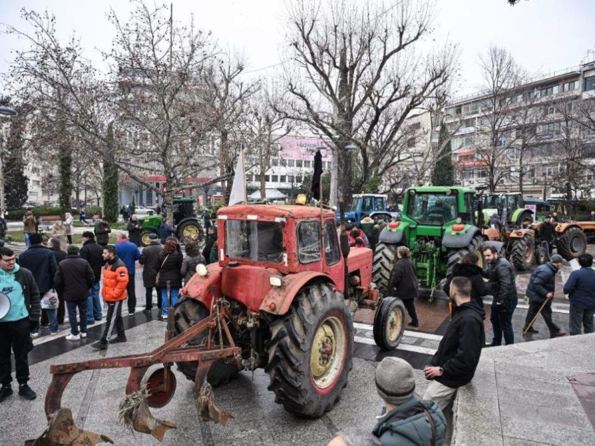 Αγρότες: Αποχώρησαν τα τρακτέρ από τα μπλόκα Νίκαιας και Μαλγάρων