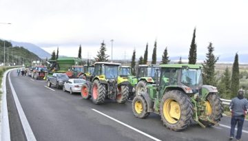 Αγρότες: Αποχωρούν τα τρακτέρ από την Εθνική Οδό Αθηνών- Λαμίας