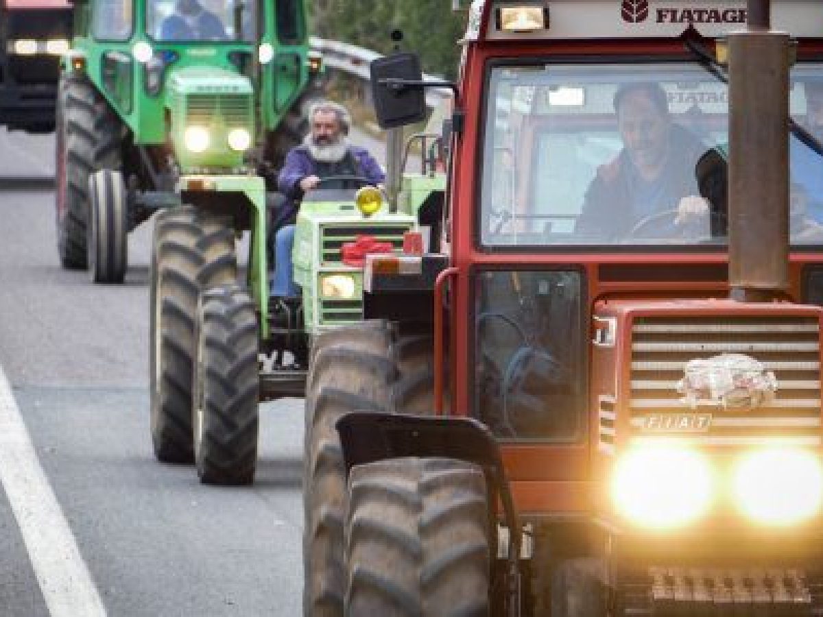 Αγρότες: Αποφασίζουν σήμερα την τακτική τους για το ραντεβού με τον Μητσοτάκη