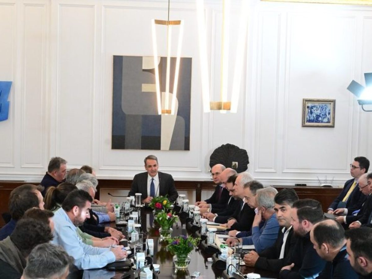 Αγροτικό πετρέλαιο χωρίς ΕΦΚ και ΦΠΑ έβγαλε η συνάντηση Μητσοτάκη – αγροτών – Προειδοποίηση σε όσους παραμένουν στα μπλόκ