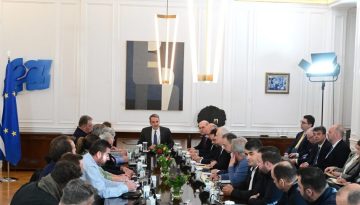 Αγροτικό πετρέλαιο χωρίς ΕΦΚ και ΦΠΑ έβγαλε η συνάντηση Μητσοτάκη – αγροτών – Προειδοποίηση σε όσους παραμένουν στα μπλόκ