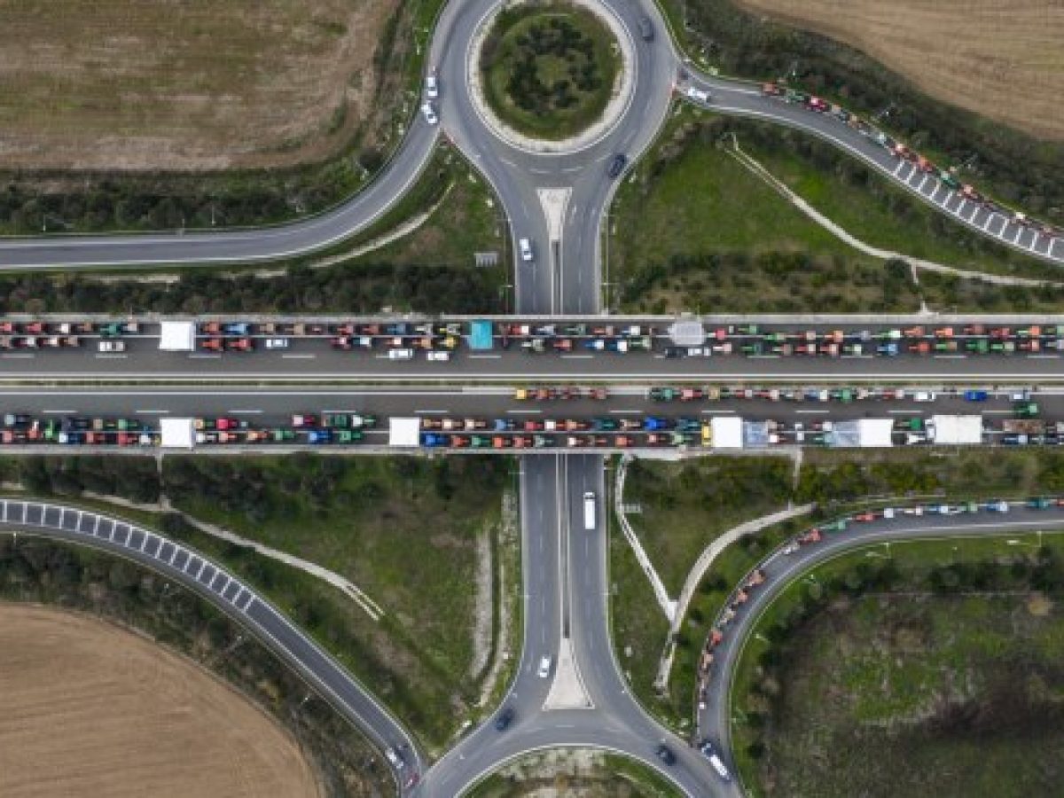 Ανυποχώρητοι οι αγρότες ετοιμάζονται για τον 48ωρο αποκλεισμό – Νέο αφήγημα και σχέδια για πρόστιμα από το Μαξίμου
