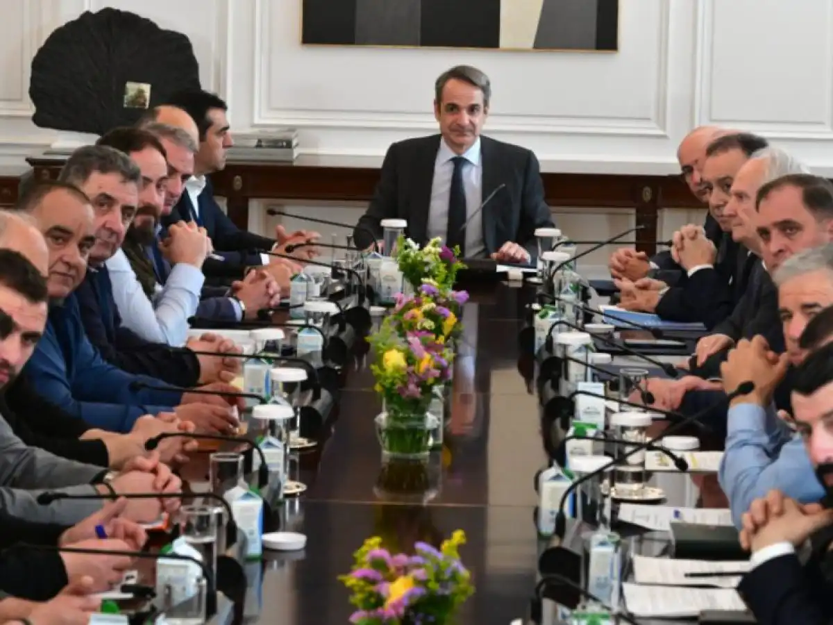 &Alpha;&delta;&iota;&alpha;&pi;&rho;&alpha;&gamma;&mu;ά&tau;&epsilon;&upsilon;&tau;&eta; &pi;&rho;&omicron;&tau;&epsilon;&rho;&alpha;&iota;ό&tau;&eta;&tau;&alpha; &eta; &sigma;&tau;ή&rho;&iota;&xi;&eta; &tau;&eta;&sigmaf; &kappa;&tau;&eta;&nu;&omicron;&tau;&rho;&omicron;&phi;ί&alpha;&sigmaf;, &epsilon;ί&pi;&epsilon; &omicron; &Mu;&eta;&tau;&sigma;&omicron;&tau;ά&kappa;&eta;&sigmaf; &sigma;&tau;&eta; &sigma;&upsilon;&nu;ά&nu;&tau;&eta;&sigma;&eta; &mu;&epsilon; &tau;&omicron;&upsilon;&sigmaf; &kappa;&tau;&eta;&nu;&omicron;&tau;&rho;ό&phi;&omicron;&upsilon;&sigmaf; &sigma;&tau;&omicron; &Mu;&alpha;&xi;ί&mu;&omicron;