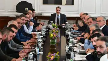 &Alpha;&delta;&iota;&alpha;&pi;&rho;&alpha;&gamma;&mu;ά&tau;&epsilon;&upsilon;&tau;&eta; &pi;&rho;&omicron;&tau;&epsilon;&rho;&alpha;&iota;ό&tau;&eta;&tau;&alpha; &eta; &sigma;&tau;ή&rho;&iota;&xi;&eta; &tau;&eta;&sigmaf; &kappa;&tau;&eta;&nu;&omicron;&tau;&rho;&omicron;&phi;ί&alpha;&sigmaf;, &epsilon;ί&pi;&epsilon; &omicron; &Mu;&eta;&tau;&sigma;&omicron;&tau;ά&kappa;&eta;&sigmaf; &sigma;&tau;&eta; &sigma;&upsilon;&nu;ά&nu;&tau;&eta;&sigma;&eta; &mu;&epsilon; &tau;&omicron;&upsilon;&sigmaf; &kappa;&tau;&eta;&nu;&omicron;&tau;&rho;ό&phi;&omicron;&upsilon;&sigmaf; &sigma;&tau;&omicron; &Mu;&alpha;&xi;ί&mu;&omicron;