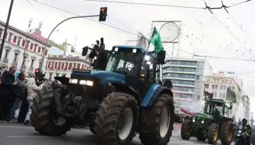 &Alpha;&gamma;&rho;ό&tau;&epsilon;&sigmaf;: Έ&phi;&tau;&alpha;&sigma;&alpha;&nu; &sigma;&tau;&omicron; &Sigma;ύ&nu;&tau;&alpha;&gamma;&mu;&alpha; &mu;&epsilon; &tau;&alpha; &tau;&rho;&alpha;&kappa;&tau;έ&rho;