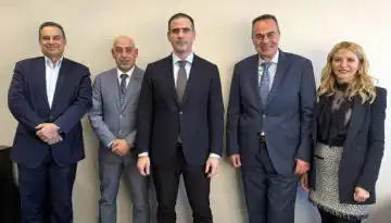 &Alpha;&pi;ό&lambda;&lambda;&omega;&nu; &Alpha;&Epsilon;, &tau;&omicron;&upsilon; &Omicron;&mu;ί&lambda;&omicron;&upsilon; &Epsilon;&pi;&iota;&chi;&epsilon;&iota;&rho;ή&sigma;&epsilon;&omega;&nu; &Sigma;&alpha;&rho;&alpha;&kappa;ά&kappa;&eta; &kappa;&alpha;&iota; DIN AGENTS: &Eta; &Sigma;&upsilon;&nu;&epsilon;&rho;&gamma;&alpha;&sigma;ί&alpha; &pi;&omicron;&upsilon; &alpha;&lambda;&lambda;ά&zeta;&epsilon;&iota; &tau;&alpha; &delta;&epsilon;&delta;&omicron;&mu;έ&nu;&alpha; &sigma;&tau;&eta;&nu; &Alpha;&sigma;&phi;&alpha;&lambda;&iota;&sigma;&tau;&iota;&kappa;ή &Alpha;&gamma;&omicron;&rho;ά
