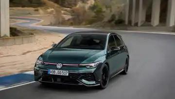 Golf GTI EDITION 50: 50 &chi;&rho;ό&nu;&iota;&alpha; &epsilon;&pi;&iota;&delta;ό&sigma;&epsilon;&omega;&nu;, &tau;&epsilon;&chi;&nu;&omicron;&lambda;&omicron;&gamma;ί&alpha;&sigmaf; &kappa;&alpha;&iota; &gamma;&nu;ή&sigma;&iota;&alpha;&sigmaf; &omicron;&delta;&eta;&gamma;&iota;&kappa;ή&sigmaf; &tau;&alpha;&upsilon;&tau;ό&tau;&eta;&tau;&alpha;&sigmaf;