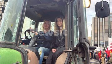 Οι αγρότισσες που έκλεψαν την παράσταση με το τρακτέρ τους στο Σύνταγμα