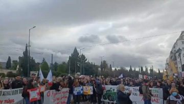 Κοντά στα 50 τρακτέρ και άνω των 2.000 αγροτών στο κέντρο της Αθήνας, μαζικότητα και παλμός