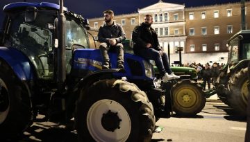 Ολονυχτία των αγροτών στο Σύνταγμα