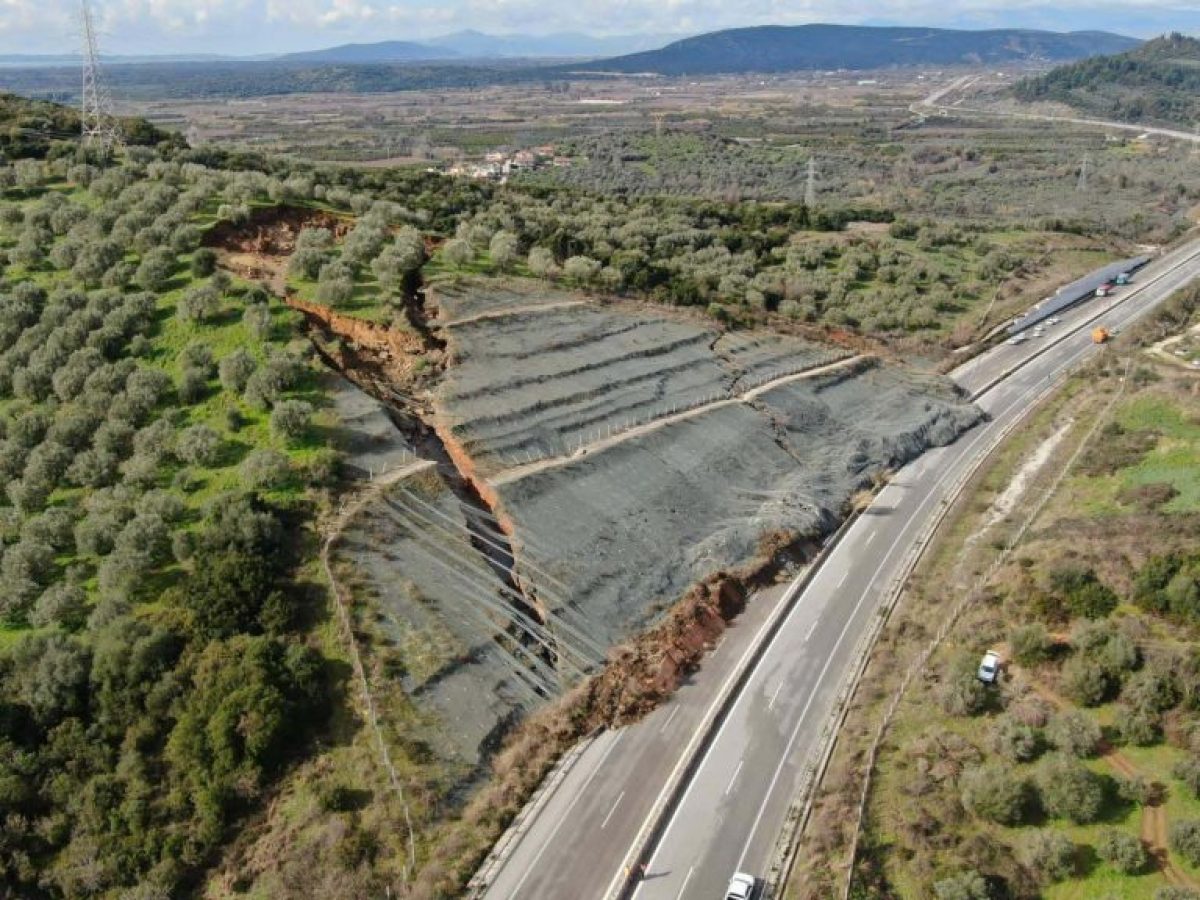 Ρήγμα 200 μέτρων από τη μεγάλη κατολίσθηση στην Ιόνια Οδό