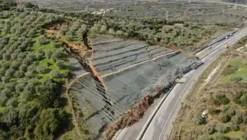 &Rho;ή&gamma;&mu;&alpha; 200 &mu;έ&tau;&rho;&omega;&nu; &alpha;&pi;ό &tau;&eta; &mu;&epsilon;&gamma;ά&lambda;&eta; &kappa;&alpha;&tau;&omicron;&lambda;ί&sigma;&theta;&eta;&sigma;&eta; &sigma;&tau;&eta;&nu; &Iota;ό&nu;&iota;&alpha; &Omicron;&delta;ό