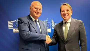 &Sigma;ύ&mu;&phi;&omega;&nu;&omicron;&sigmaf; &mu;&epsilon; &tau;&alpha; &mu;έ&tau;&rho;&alpha; &beta;&iota;&omicron;&alpha;&sigma;&phi;ά&lambda;&epsilon;&iota;&alpha;&sigmaf; &Epsilon;&lambda;&lambda;ά&delta;&alpha;&sigmaf; &kappa;&alpha;&tau;ά &epsilon;&upsilon;&lambda;&omicron;&gamma;&iota;ά&sigmaf; &omicron; Varhelyi