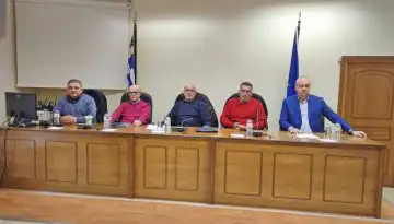 &Sigma;&upsilon;&nu;&epsilon;&delta;&rho;&iota;ά&zeta;&epsilon;&iota; &alpha;&pi;ό &beta;&delta;&omicron;&mu;ά&delta;&alpha; &eta; &Epsilon;&pi;&iota;&tau;&rho;&omicron;&pi;ή &Mu;&pi;&lambda;ό&kappa;&omega;&nu; &mu;&epsilon; &tau;&omicron; &beta;&lambda;έ&mu;&mu;&alpha; &sigma;&tau;&eta;&nu; &Alpha;&theta;ή&nu;&alpha;