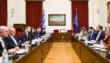&Sigma;&upsilon;&nu;&epsilon;&rho;&gamma;&alpha;&sigma;ί&alpha; &kappa;&alpha;&iota; &alpha;&nu;&tau;&alpha;&lambda;&lambda;&alpha;&gamma;ή &tau;&epsilon;&chi;&nu;&omicron;&gamma;&nu;&omega;&sigma;ί&alpha;&sigmaf; &sigma;&tau;&omicron;&nu; &pi;&rho;&omega;&tau;&omicron;&gamma;&epsilon;&nu;ή &tau;&omicron;&mu;έ&alpha; &mu;&epsilon;&tau;&alpha;&xi;ύ &Epsilon;&lambda;&lambda;ά&delta;&alpha;&sigmaf; &kappa;&alpha;&iota; &Alpha;&lambda;&beta;&alpha;&nu;ί&alpha;&sigmaf;