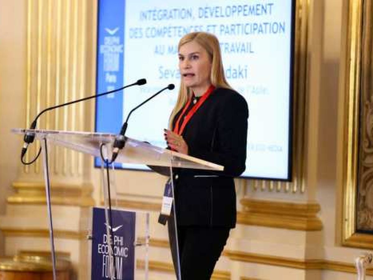 Στο Delphi Economic Forum Paris η Σέβη Βολουδάκη – Οι δύο άξονες της κυβερνητικής πολιτικής για το μεταναστευτικό