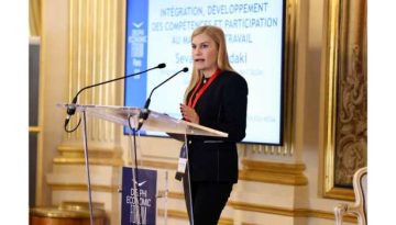 Στο Delphi Economic Forum Paris η Σέβη Βολουδάκη – Οι δύο άξονες της κυβερνητικής πολιτικής για το μεταναστευτικό